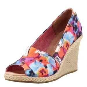 TOMS Oahu Women's Colorful Floral Wedges size 8 NIB NWT